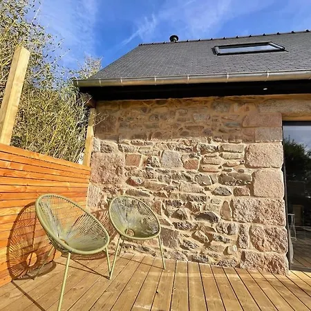 Field House Pleumeur-Bodou